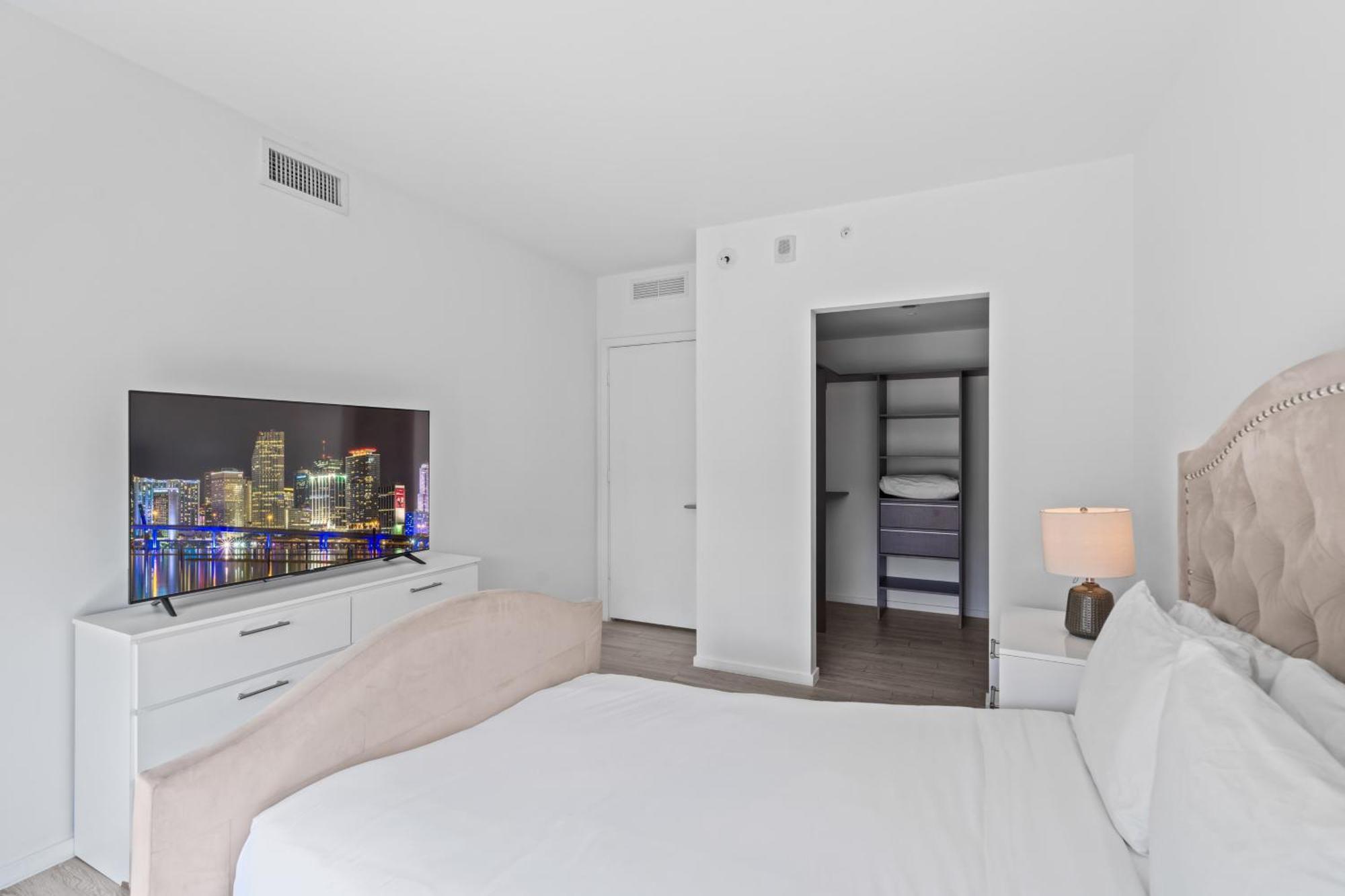 Majestic Unit In The Heart Of Downtown * Miami