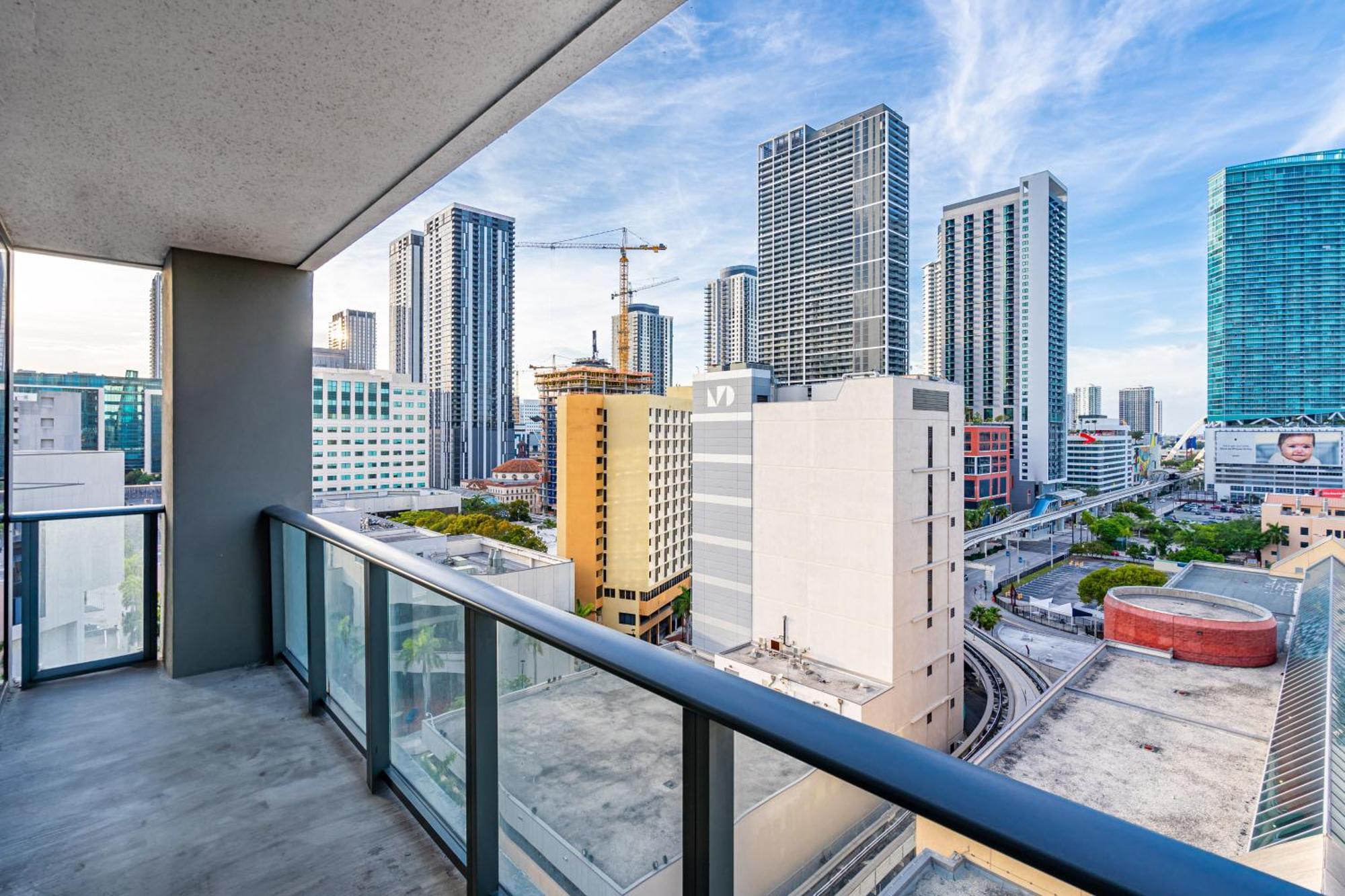 Majestic Unit In The Heart Of Downtown *